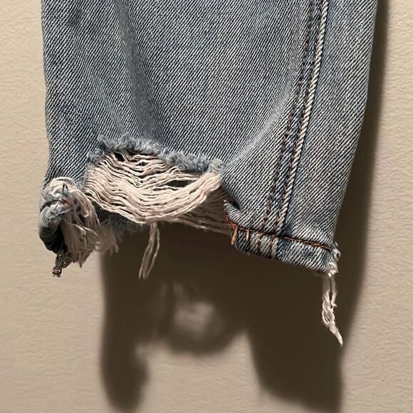 American Eagle Women’s Light Wash Blue 5 Pocket Distressed Mom Jeans - Picture 3 of 10